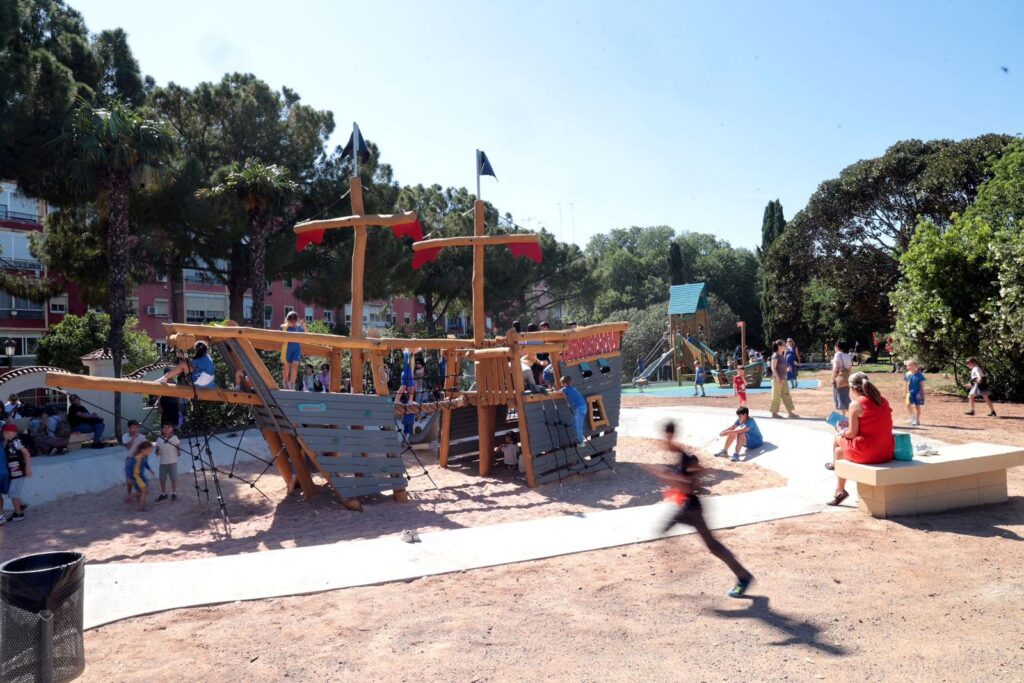 Valencia renueva sus juegos infantiles en el Parque de Benicalap con una restauración integral 4 WhatsApp Image 2025 05 21 at 18.14.57