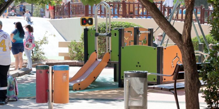 Valencia renueva sus juegos infantiles en el Parque de Benicalap con una restauración integral 1 Valencia renueva sus juegos infantiles en el Parque de Benicalap con una restauración integral