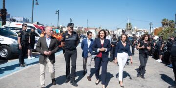 El Ajuntament de Valencia presenta el dispositivo de playas para garantizar la seguridad de los bañistas