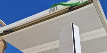 Comienza la instalación de aulas prefabricadas en el CEIP Orba de Alfafar muy dañado por la riada