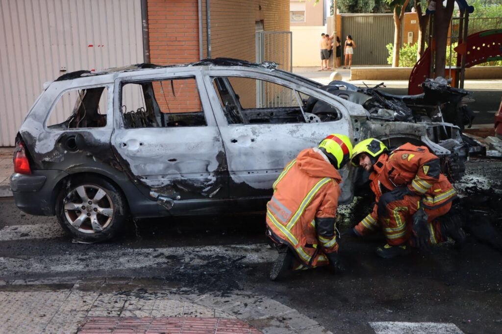 Un vehículo circulando por Torrent se prende fuego con sus ocupantes dentro circulando 2 WhatsApp Image 2025 05 31 at 19.52.15