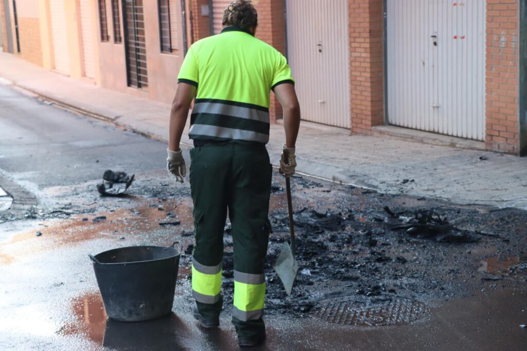 Un vehículo circulando por Torrent se prende fuego con sus ocupantes dentro circulando 4 WhatsApp Image 2025 05 31 at 20.02.38