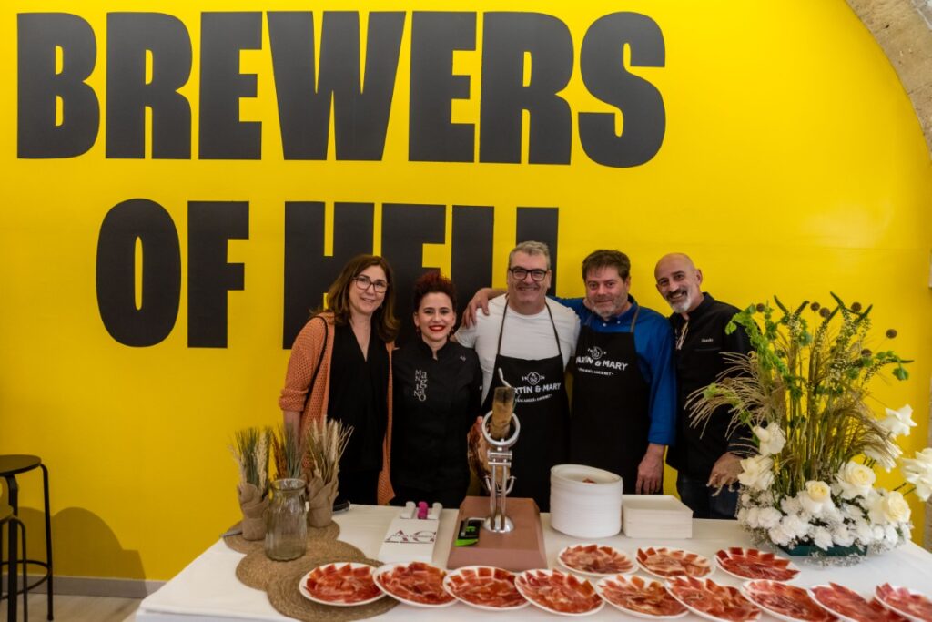 Zeta Bar abre sus puertas en la Plaza del Patriarca: cerveza artesana y producto local al máximo nivel 5 Zeta Bar abre sus puertas en la Plaza del Patriarca 20250424 192220 11 Mediana