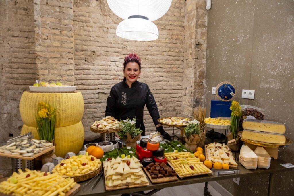 Zeta Bar abre sus puertas en la Plaza del Patriarca: cerveza artesana y producto local al máximo nivel 11 Zeta Bar abre sus puertas en la Plaza del Patriarca 20250424 192220 17 Mediana
