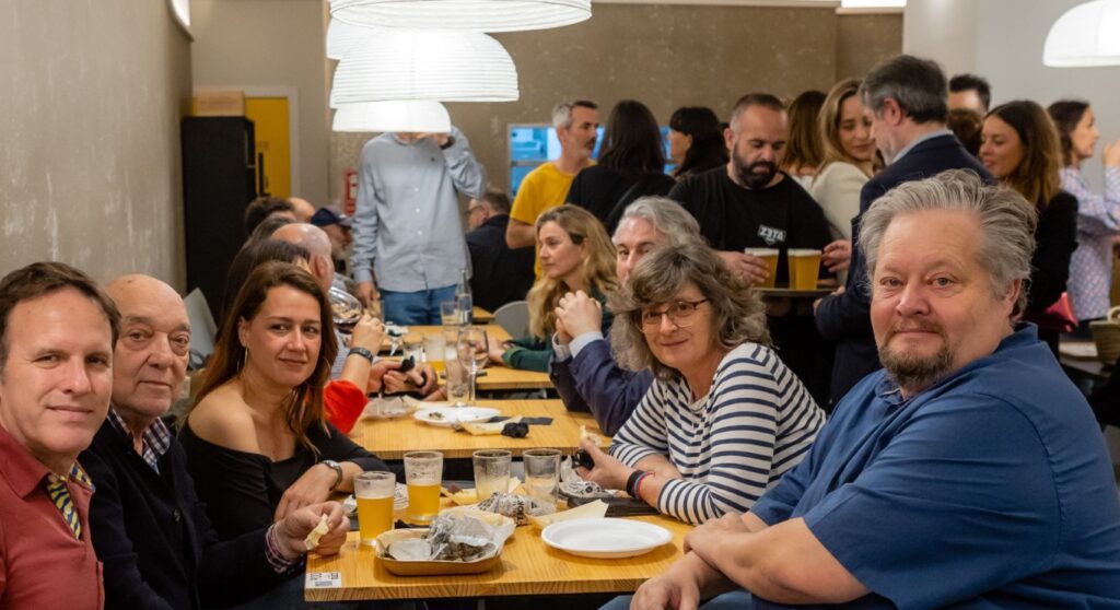 Zeta Bar abre sus puertas en la Plaza del Patriarca: cerveza artesana y producto local al máximo nivel 13 Zeta Bar abre sus puertas en la Plaza del Patriarca 20250424 192220 19 Mediana