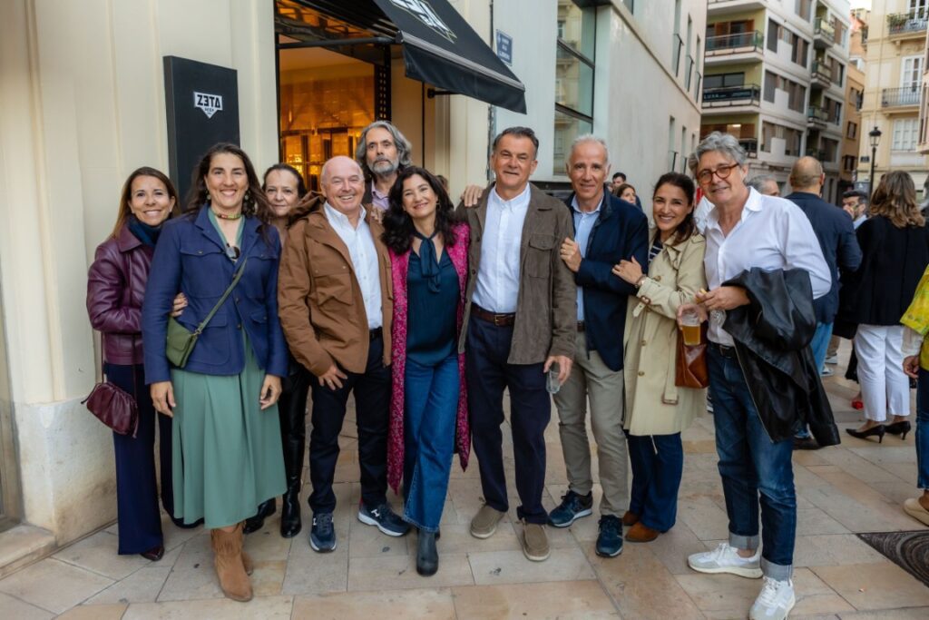 Zeta Bar abre sus puertas en la Plaza del Patriarca: cerveza artesana y producto local al máximo nivel 15 Zeta Bar abre sus puertas en la Plaza del Patriarca 20250424 192220 21 Mediana