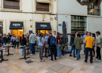 Zeta Bar abre sus puertas en la Plaza del Patriarca: cerveza artesana y producto local al máximo nivel