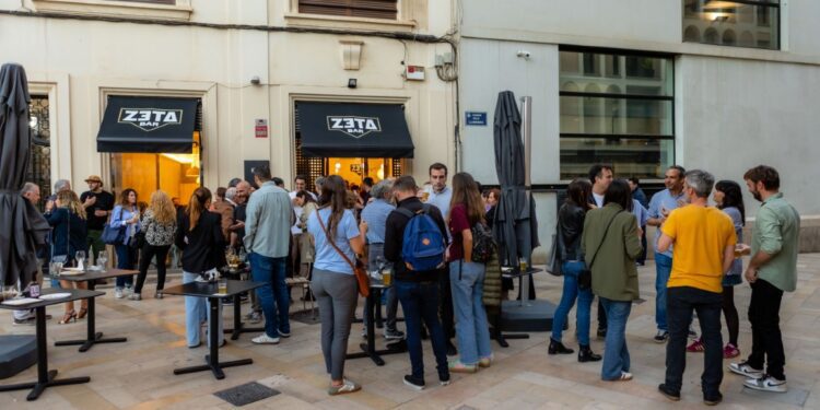Zeta Bar abre sus puertas en la Plaza del Patriarca: cerveza artesana y producto local al máximo nivel 1 Zeta Bar abre sus puertas en la Plaza del Patriarca: cerveza artesana y producto local al máximo nivel