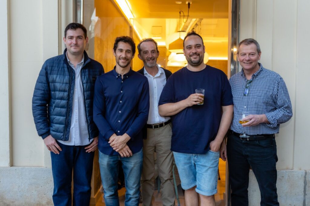 Zeta Bar abre sus puertas en la Plaza del Patriarca: cerveza artesana y producto local al máximo nivel 17 Zeta Bar abre sus puertas en la Plaza del Patriarca 20250424 192220 23 Mediana