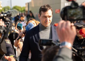 El PP acusa a Pedro Sánchez de “degenerar la política” tras la imputación de su hermano