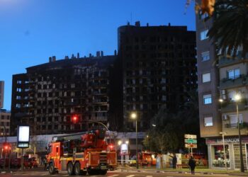 El edificio de Campanar devastado por el incendio tendrá una nueva fachada cerámica o de caravista