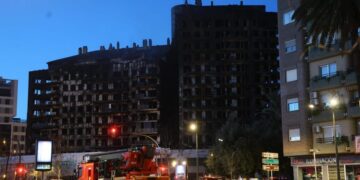 El edificio de Campanar devastado por el incendio tendrá una nueva fachada cerámica o de caravista
