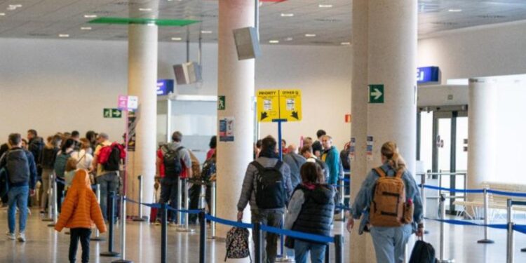 El aeropuerto de Castellón incorpora nuevas rutas a Bilbao y Oporto 1 El aeropuerto de Castellón incorpora nuevas rutas a Bilbao y Oporto