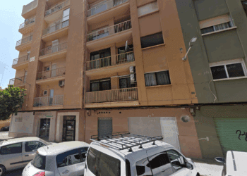 Un incendio en Torrefiel esta noche deja 7 atendidos por inhalación de humo