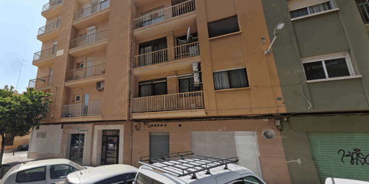 Un incendio en Torrefiel esta noche deja 7 atendidos por inhalación de humo 1 Un incendio en Torrefiel esta noche deja 7 atendidos por inhalación de humo