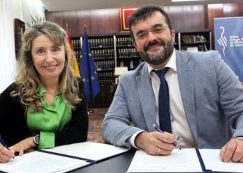 El Colegio de Médicos de Valencia y Uniteco renuevan su acuerdo