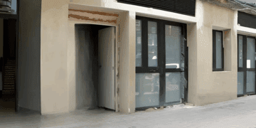 Aumenta la tensión entre vecinos y el propietario de un bajo turístico en Valencia por unas obras supuestamente ilegales