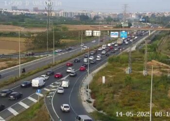 Un coche averiado colapsa la ronda Nort y provoca retenciones en toda el área metropolitana de Valencia