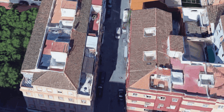 Un incendio en Valencia desaloja un edificio del Grao 1 Un incendio en Valencia desaloja un edificio del Grao