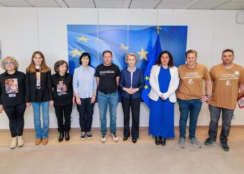 Von der Leyen escucha a las víctimas de la DANA en Bruselas y promete supervisar la reconstrucción en Valencia