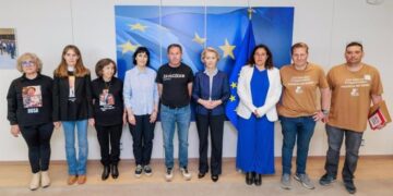 Von der Leyen escucha a las víctimas de la DANA en Bruselas y promete supervisar la reconstrucción en Valencia