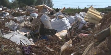 Paiporta pide ayuda urgente para limpiar una campa llena de escombros tras la DANA