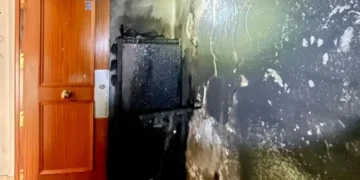 Incendio en Torrefiel: tres personas atrapadas por el fuego de dos patinetes eléctricos en Valencia