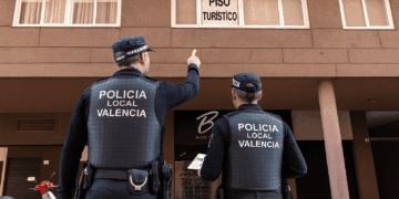 El Gobierno exige a Mazón actuar contra los pisos turísticos ilegales: «No hay excusa para no sancionar»