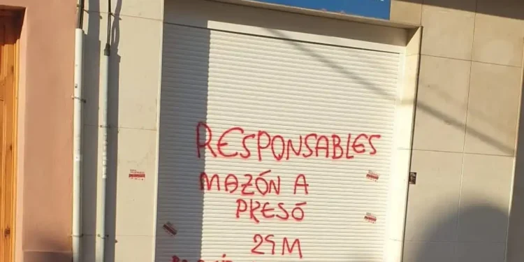 El PP condena las pintadas vandálicas en sedes locales 1 El PP condena las pintadas vandálicas en diversas sedes locales