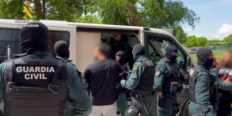 Dos detenidos por la posesión de múltiples armas de fuego en Alfafar