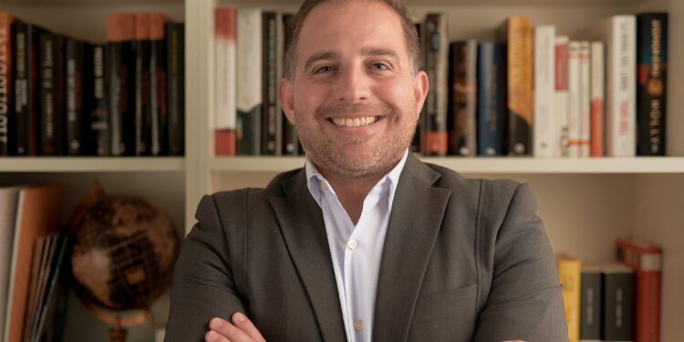 Así llega ‘Grial’, el fenómeno literario que corona a Jesús M. Sánchez como el Dan Brown patrio