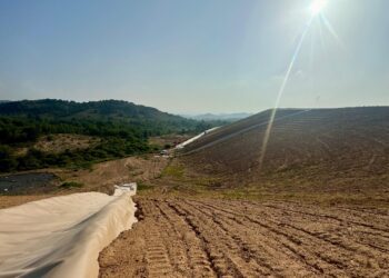 Reutilizan tierra de las inundaciones para sellar el vertedero de Basseta Blanca en Ribarroja de Túria