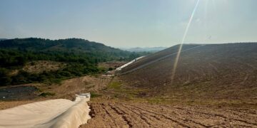 Reutilizan tierra de las inundaciones para sellar el vertedero de Basseta Blanca en Ribarroja de Túria