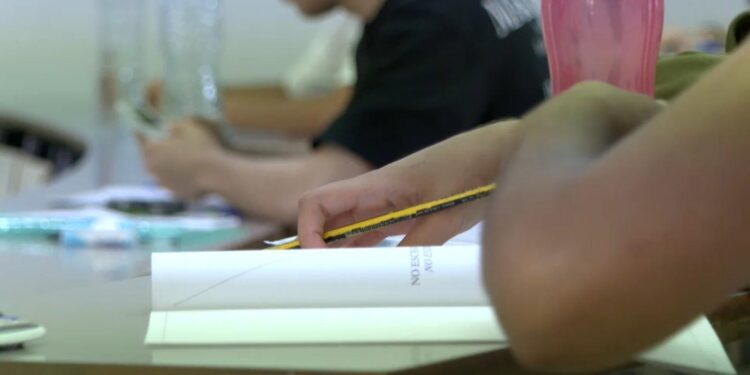 Polémica en la PAU: un profesor de Orihuela comparte el examen de Historia antes de tiempo 1 Polémica en la PAU: un profesor de Orihuela comparte el examen de Historia antes de tiempo