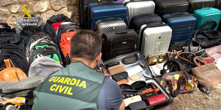 Detenido un grupo criminal por múltiples robos con fuerza en vehículos utilizando inhibidores de frecuencia en Valencia 1 Detenido un grupo criminal por múltiples robos con fuerza en vehículos utilizando inhibidores de frecuencia en Valencia