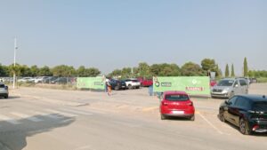 ACCESO PARKING IES BRENGUER DALMAU BARRACONES POR AVD JAUME I CATARROJA
