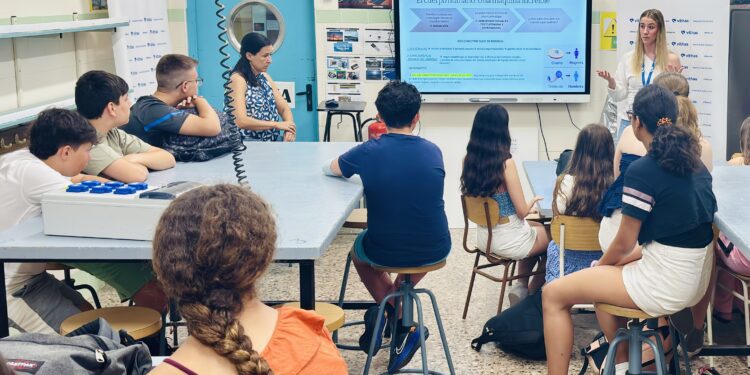 El colegio Argos acoge un Vithas Aula Salud Colegios sobre educación sexual para 60 alumnos de 4º ESO