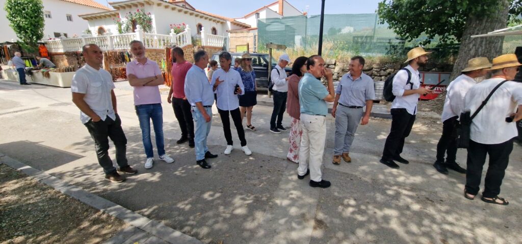 Barracas celebra su XVIII Feria con una apuesta firme por las tradiciones rurales, la vivienda social y el futuro del mundo rural 17 Barracas celebra su XVIII Feria 20250614 104300 Mediana 12