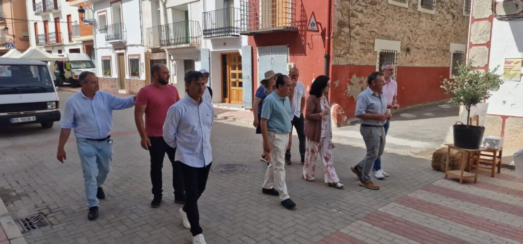 Barracas celebra su XVIII Feria con una apuesta firme por las tradiciones rurales, la vivienda social y el futuro del mundo rural 9 Barracas celebra su XVIII Feria 20250614 104300 Mediana 4