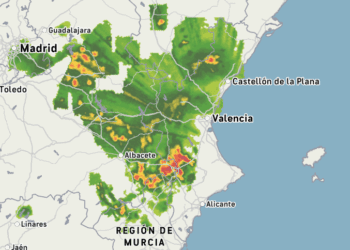 Reventones cálidos, rayos y fuertes tormentas muy localizadas avanzan en el interior de la CV