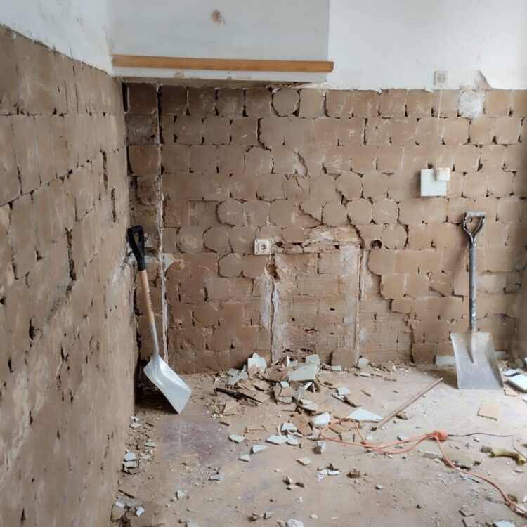 Dónde otros ya no están ellos siguen, alumnos de FP trabajan aún en la zona DANA de Valencia