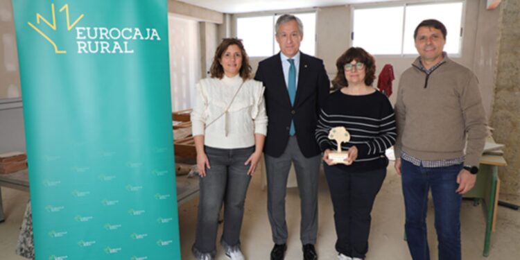 Ayuda solidaria tras la DANA para el Colegio La Inmaculada de Paiporta 1 Ayuda solidaria tras la DANA para el Colegio La Inmaculada de Paiporta