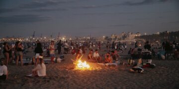 Así será la noche de San Juan en Valencia: 25 toneladas de leña, 1.500 efectivos de seguridad, huelga de taxis y refuerzo de EMT