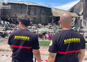 Los Bomberos de la Diputació de Castelló dan por extinguido el incendio industrial de Almassora