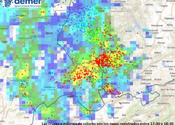 Rayos provocan incendios, en Villena se lucha contra un incendio forestal y en Villagordo del Cabriel por un conato