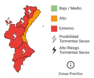 7 medios aéreos luchan contra un Incendio Forestal en Bocairent 2 GuB c8RWUAE4Puv