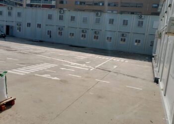Indignación en el IES Berenguer Dalmau de Catarroja; aulas casi listas pero sin patio ni fecha de apertura, Massanassa acogerá la matriculación 1 Indignación en el IES Berenguer Dalmau de Catarroja; aulas casi listas pero sin patio ni fecha de apertura, Massanassa acogerá la matriculación