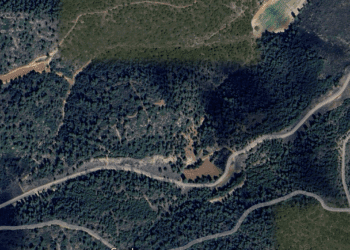 7 medios aéreos luchan contra un Incendio Forestal en Bocairent