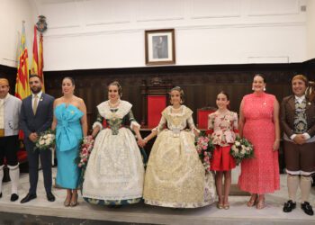 Sagunto proclama a Ana Martínez y Noa Barea como Falleras Mayores de la comarca para el ejercicio 2025-2026