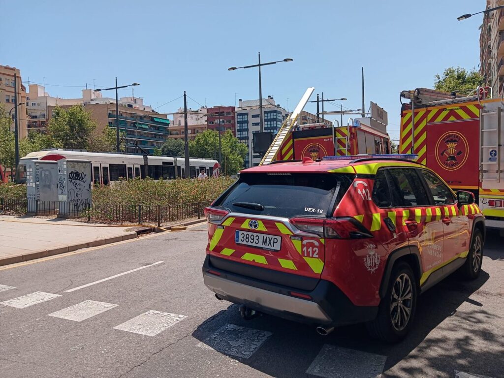 Incidente en Metrovalencia: un enganchon de un tranvia con la catenaria interrumpe el servicio entre Empalme y Betero 2 Imagen de WhatsApp 2025 06 20 a las 19.30.44 b3abaa0d